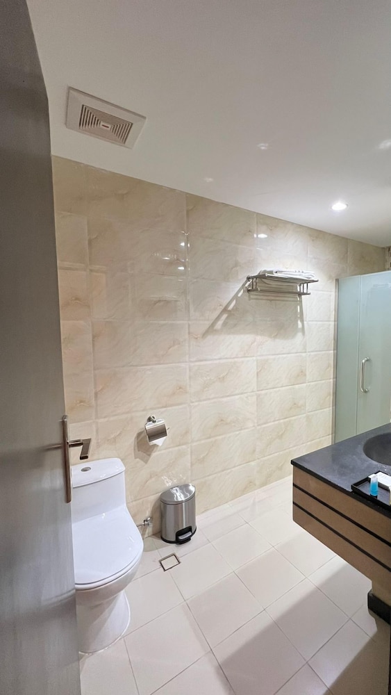 Deluxe Room, 1 Bedroom, Ensuite photo 2