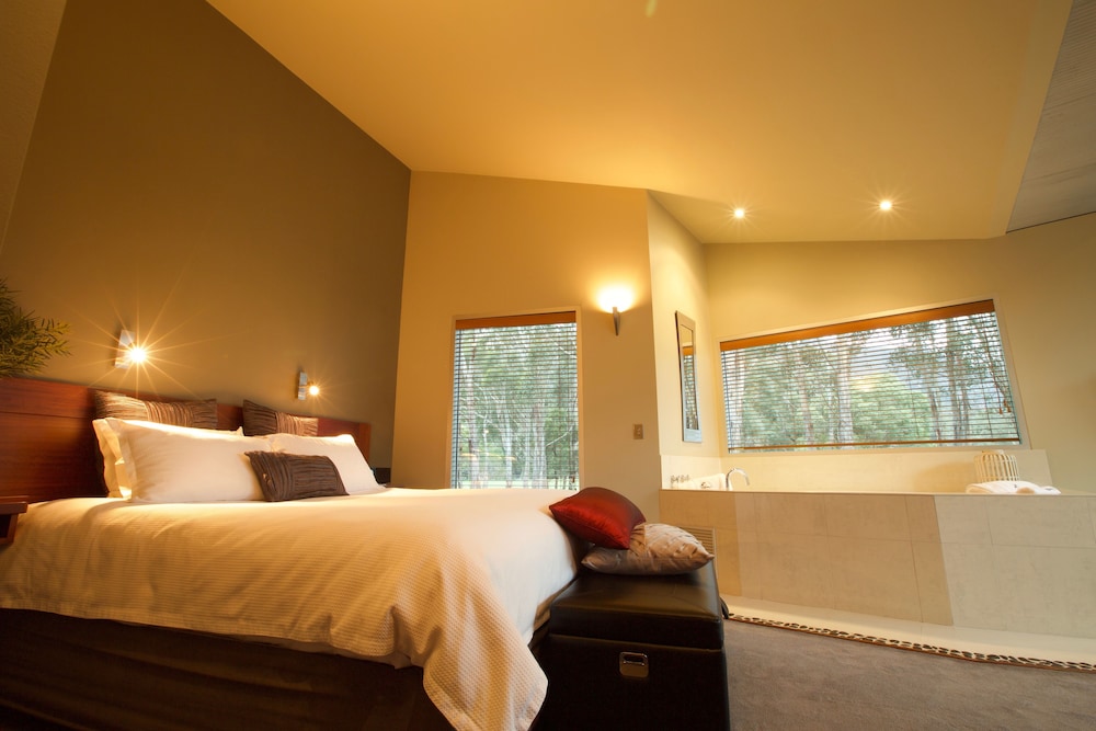 Luxury Chalet (Bushland Luxury Couples Retreat) photo 2