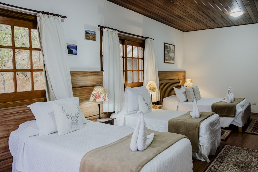 Family Quadruple Room, Multiple Beds, Mountain View photo 3