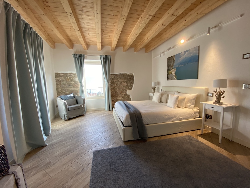 Classic Double Room (El Lac)