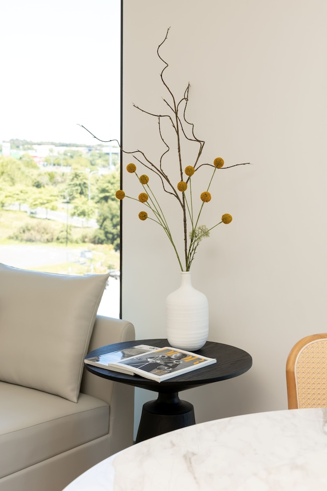Park View Suite thumbnail 6