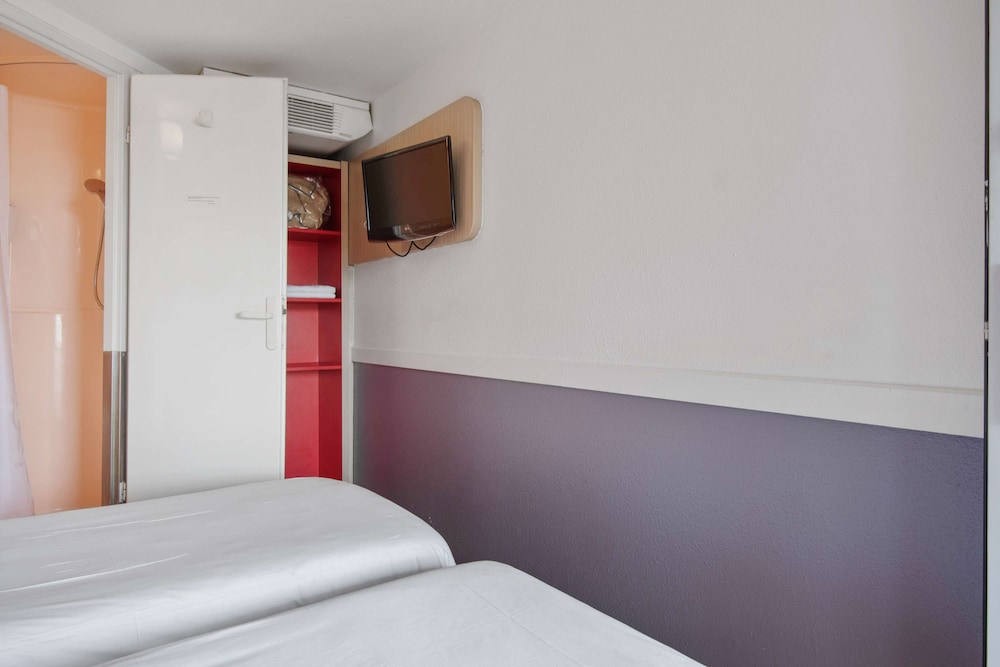 Standard Room, 3 Twin Beds - Photo 3
