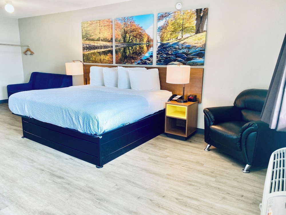 Standard Room, 1 King Bed - Photo 1