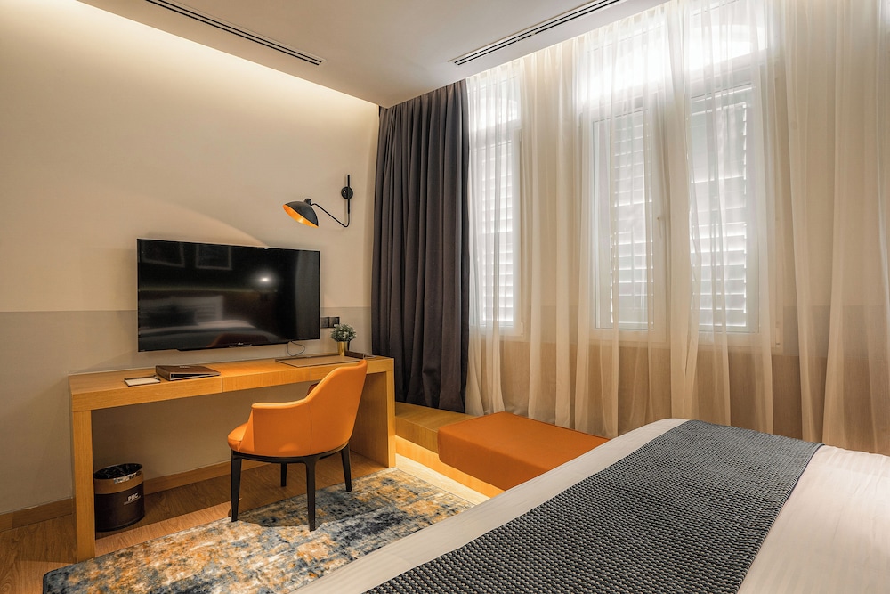 Deluxe Room, 1 King Bed - Photo 2