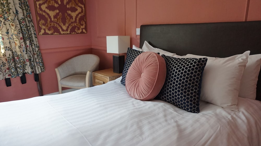 Basic Double Room, Ensuite - Photo 2