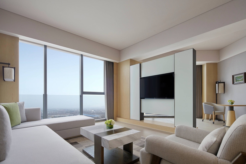Club Suite, 1 Bedroom, City View - Photo 1