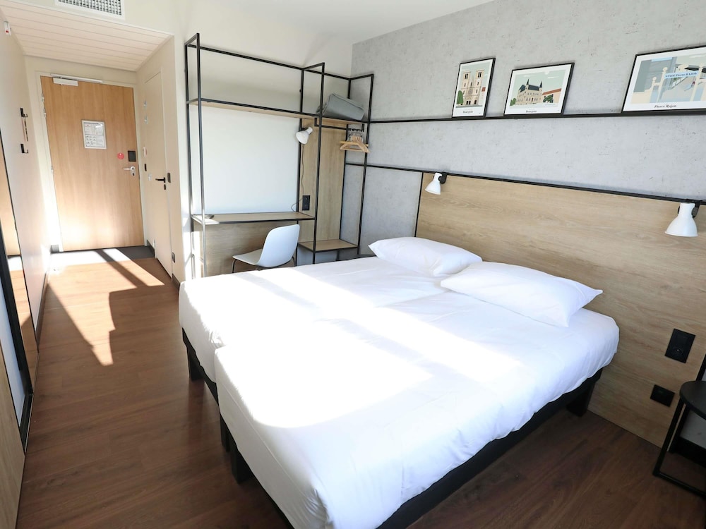 Standard Room, 2 Twin Beds - Photo 2