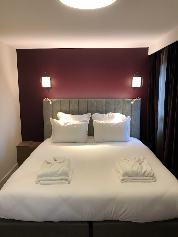 Superior Room, 1 King Bed, Non Smoking - Photo 4