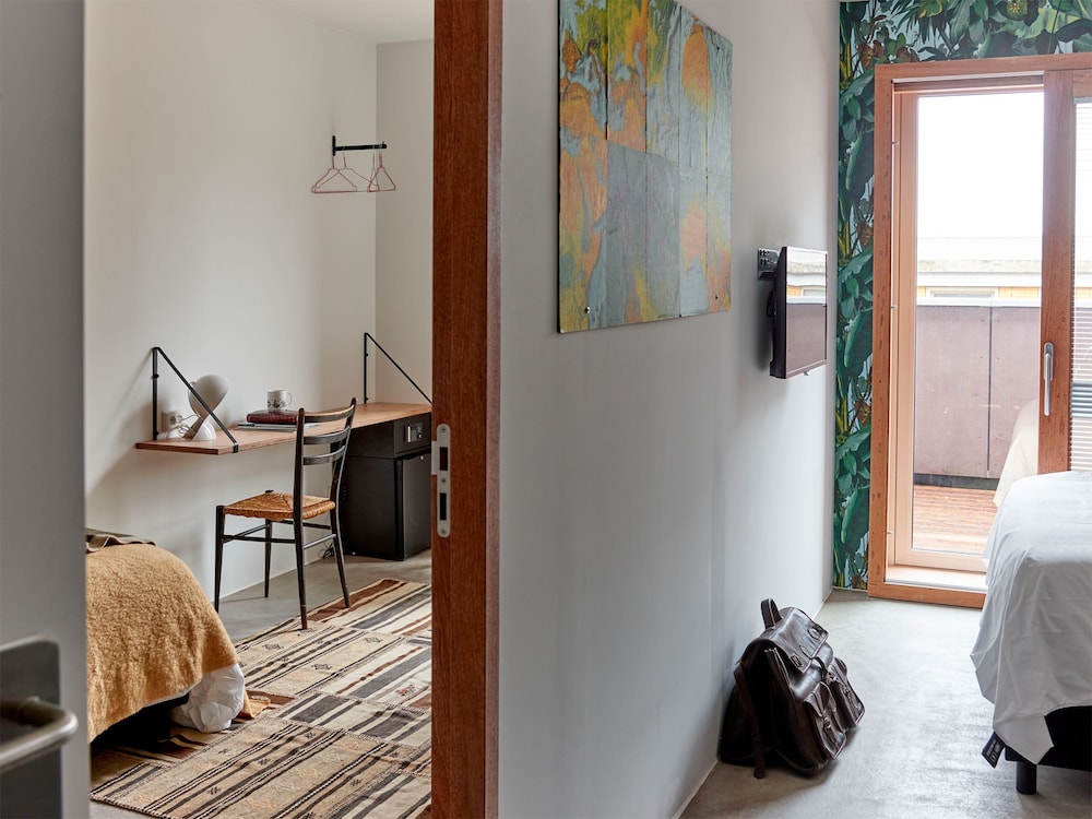 Standard Triple Room, 2 Bedrooms, Balcony photo 1
