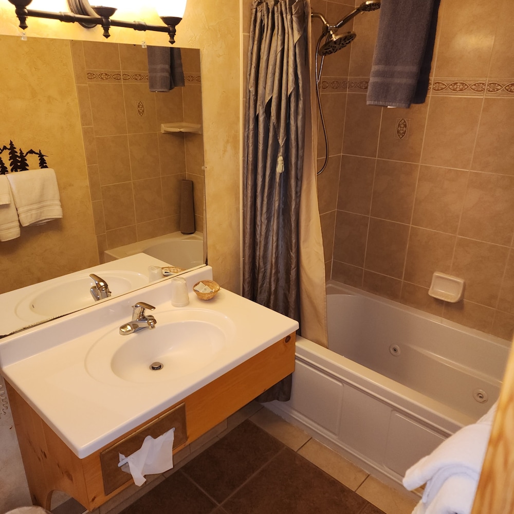 Comfort Room, 1 King Bed, Jetted Tub photo 2