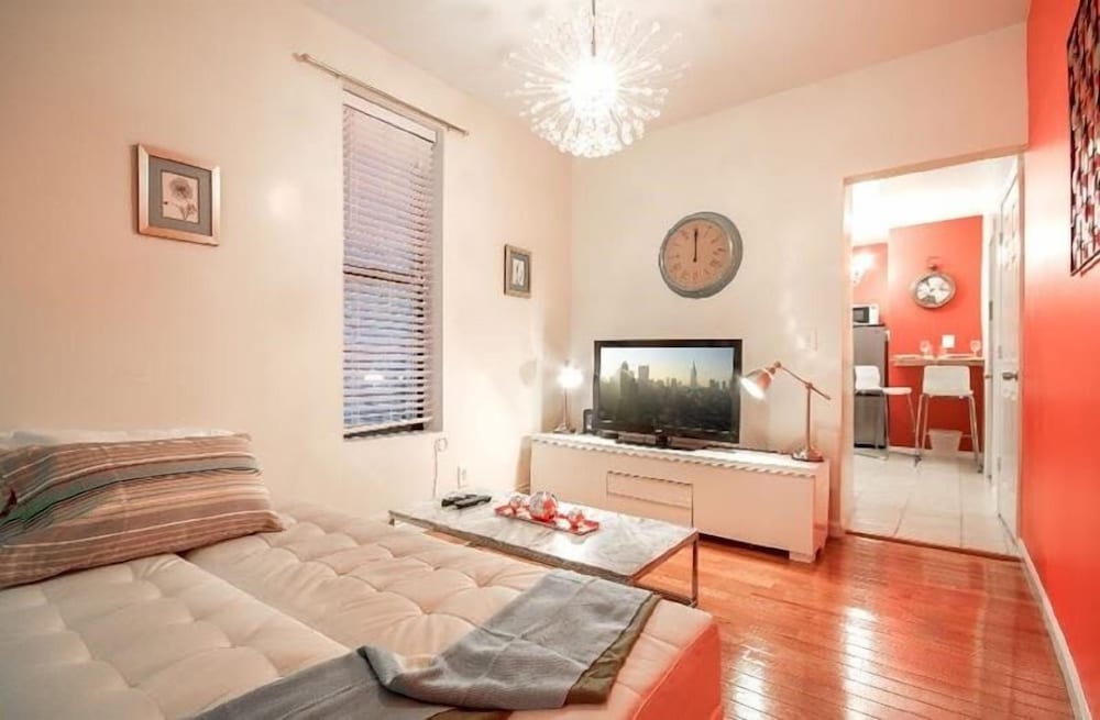 City Apartment, 4 Bedrooms photo 1