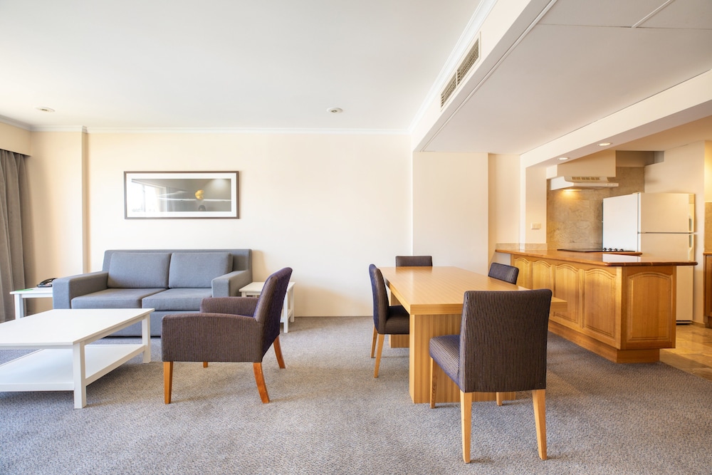 Suite, 1 King Bed, City View