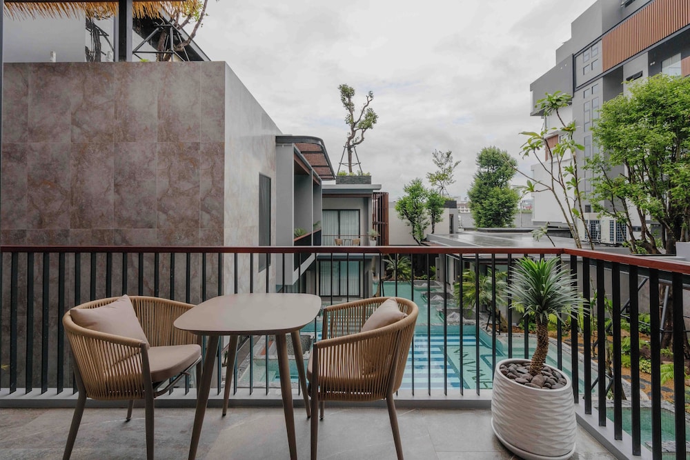 Upper Pool View - Photo 5