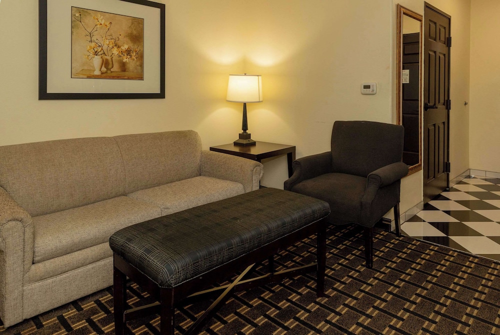Suite, Multiple Beds, Smoking