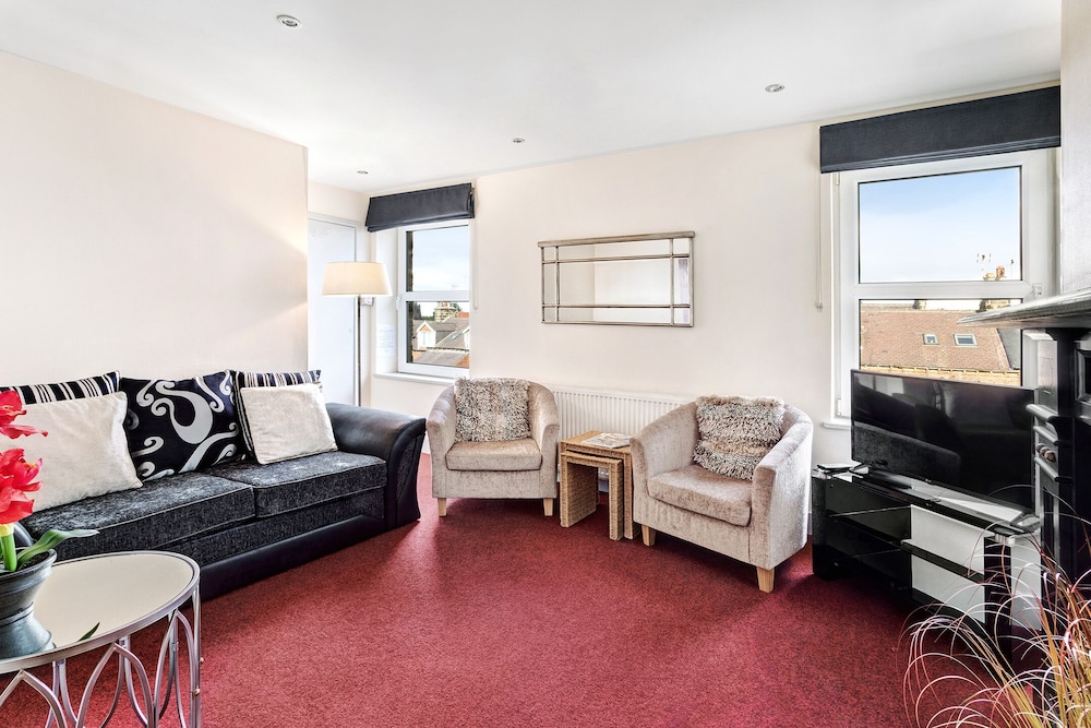 Deluxe Apartment, Ensuite, City View (2 Bed) - Photo 17