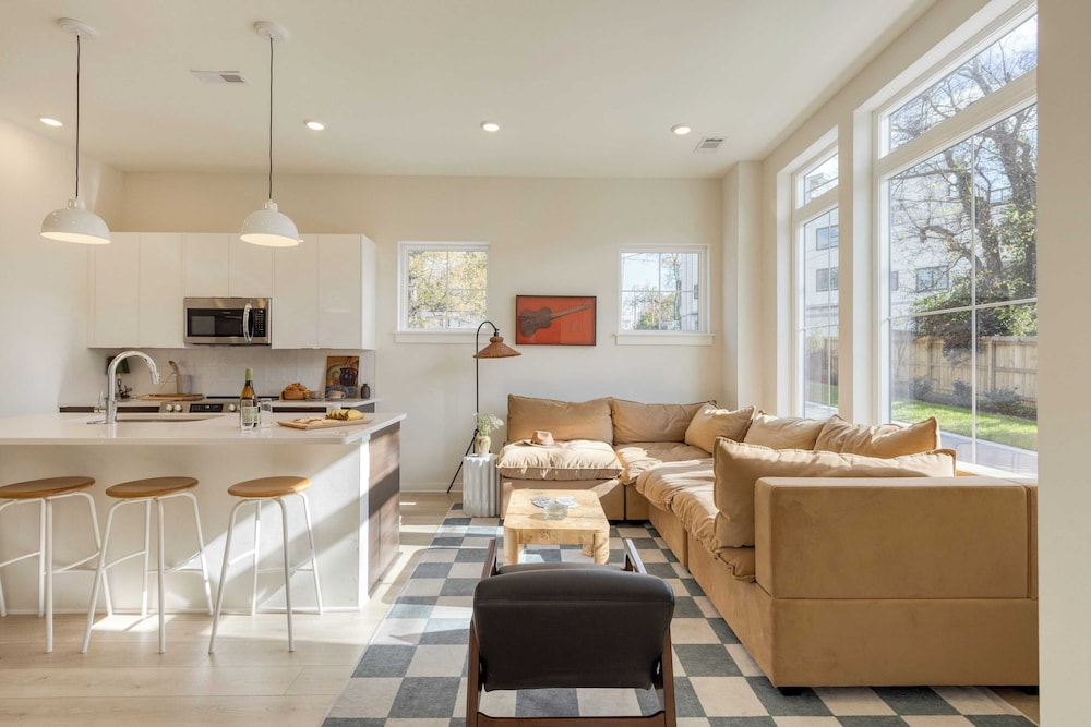 House (Multiple Bedrooms)