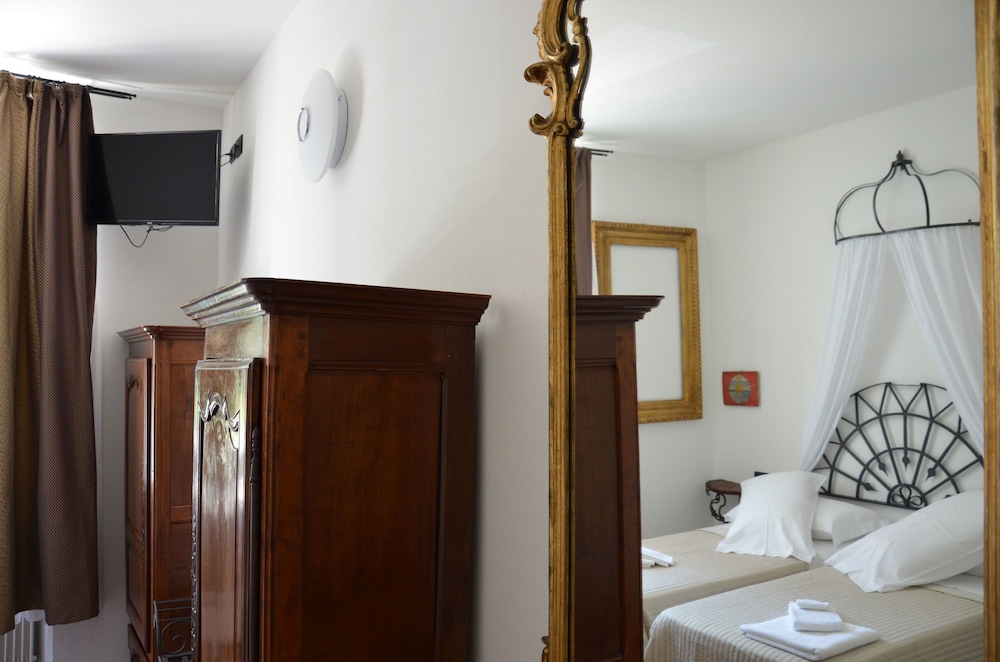 Triple Room, City View photo 3