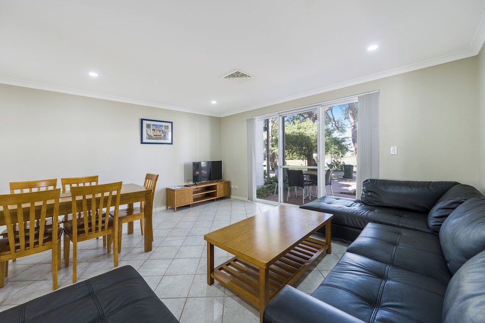 Family Villa, 2 Bedrooms, Jetted Tub - Photo 8