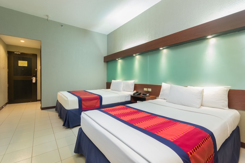 Room, 2 Queen Beds, Non Smoking - Photo 5