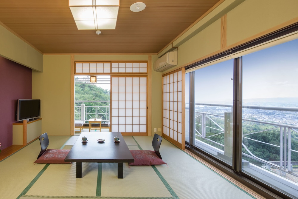 Panoramic Corner Japanese Style Room (Check in until 18:00)