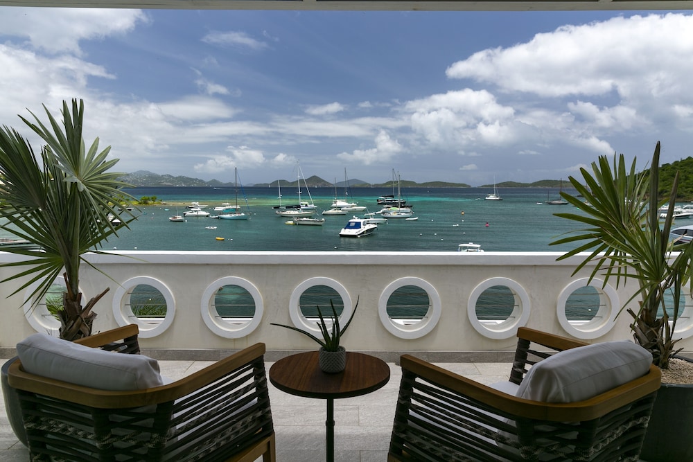Luxury Room, 1 King Bed, Ocean View photo 2