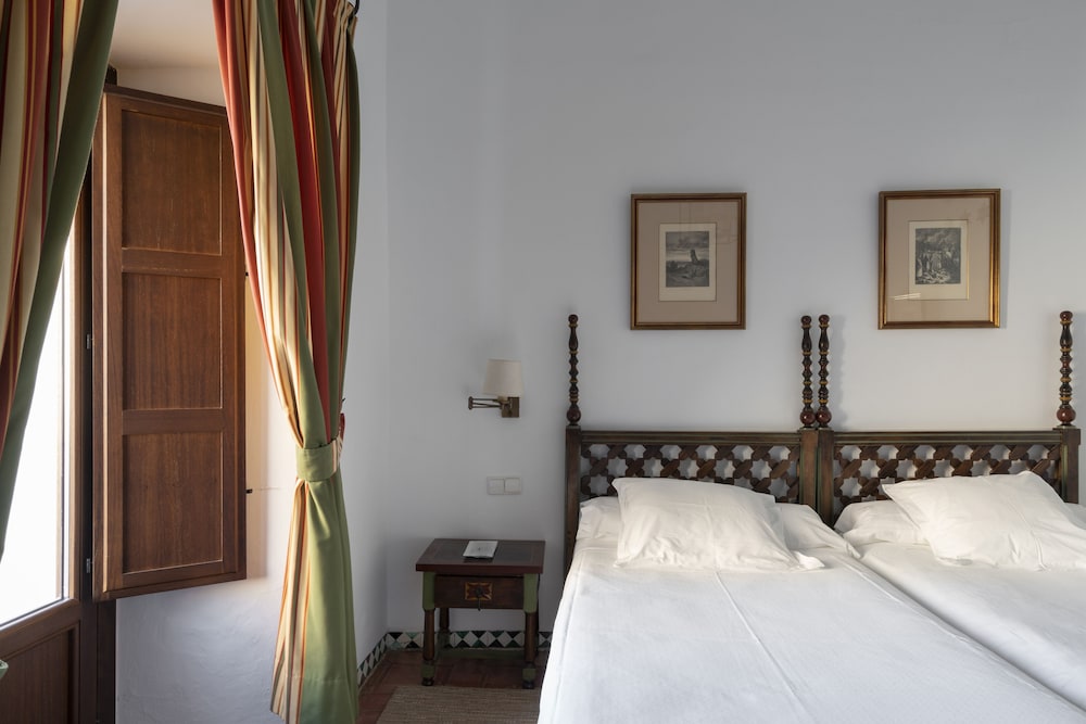 Standard Double or Twin Room - Photo 2