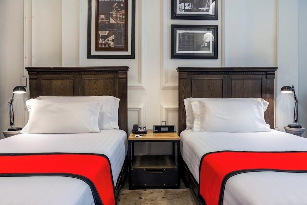Superior Twin Room thumbnail 5