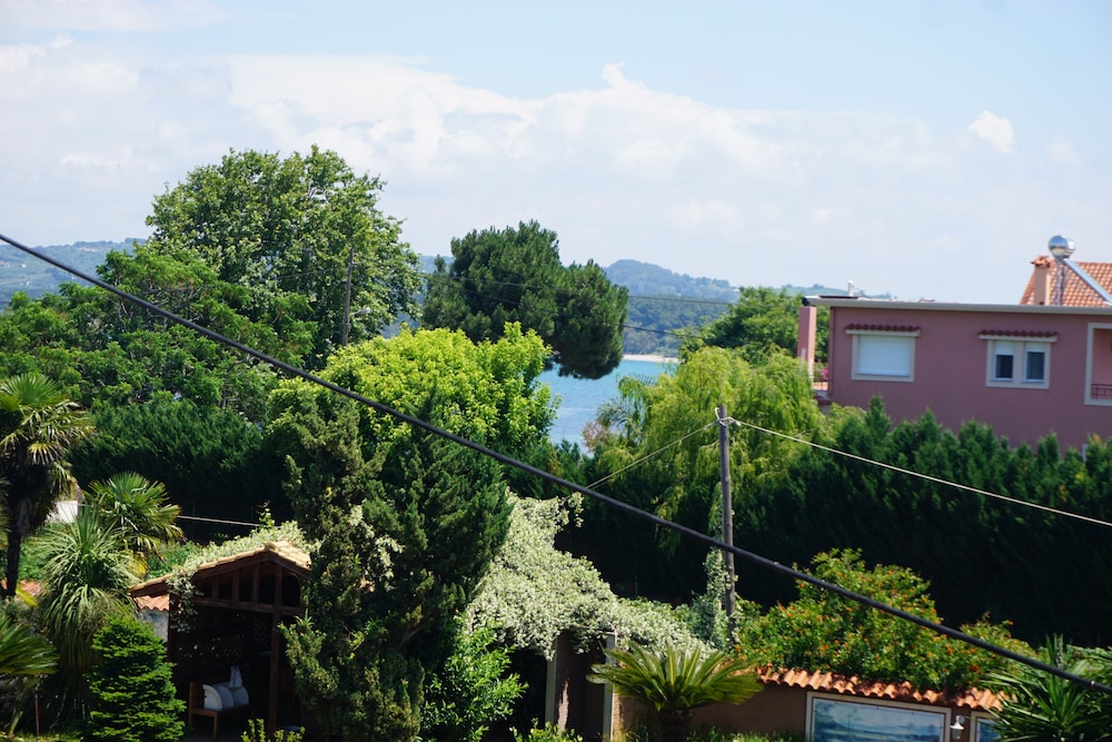 Quadruple Room, Partial Sea View photo 2