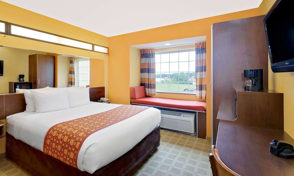 Standard Room, 1 Queen Bed