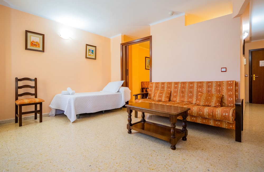 Comfort Triple Room - Photo 13