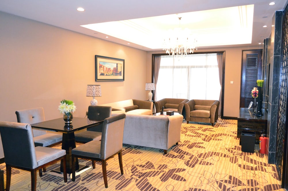Deluxe Suite photo 3