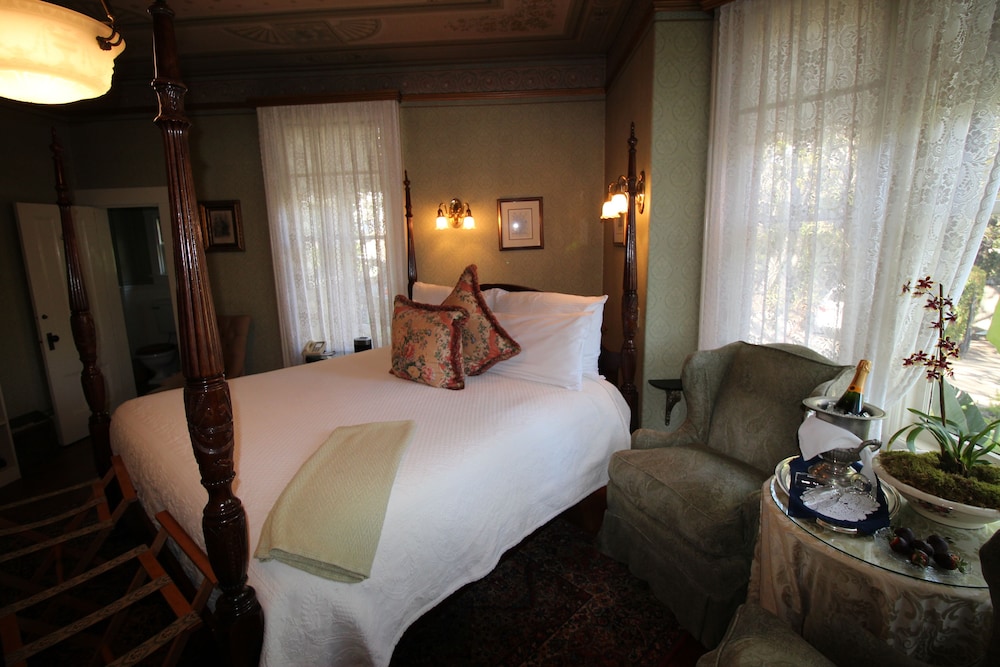 Superior Room, 1 King Bed, Fireplace (Parlor) - Photo 6