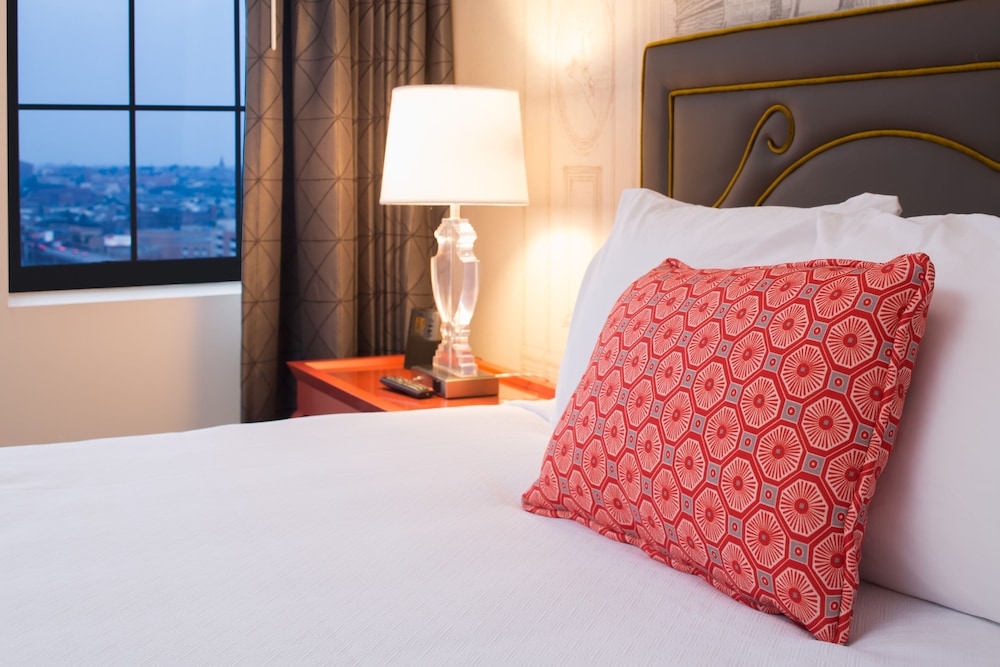 Suite, 1 King Bed, Mobility Accessible (Communications) - Photo 3