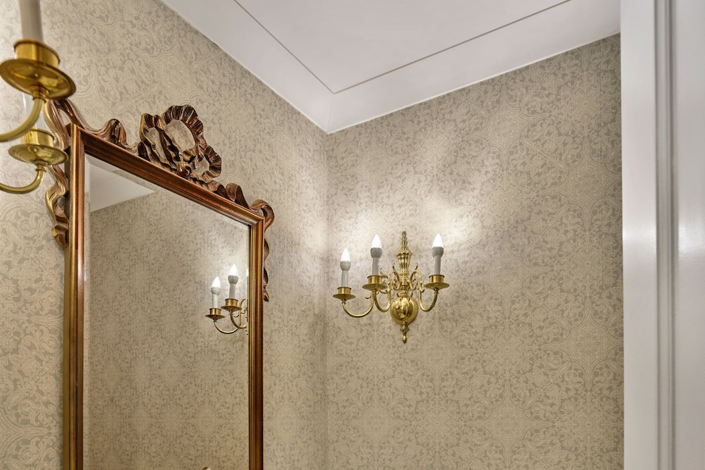 Royal Suite, 1 Bedroom, Corner - Photo 6