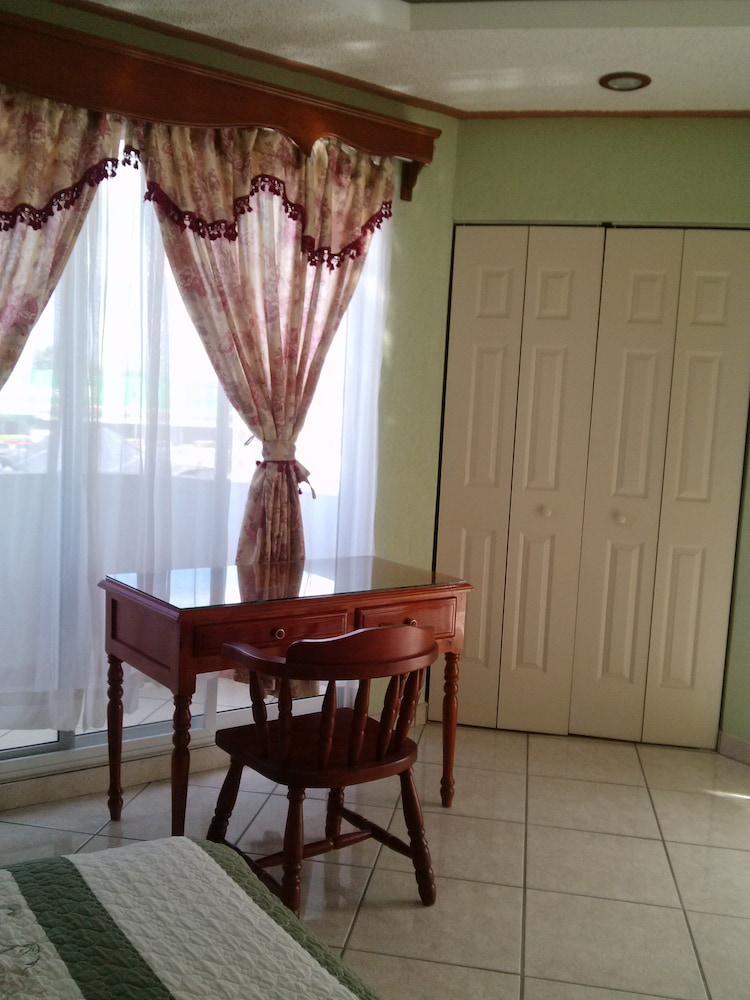 Family Suite, 2 Queen Beds photo 1