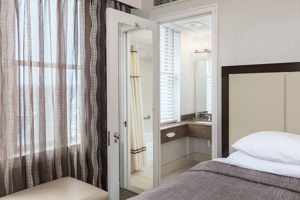 Standard Room, 2 Queen Beds, City View
