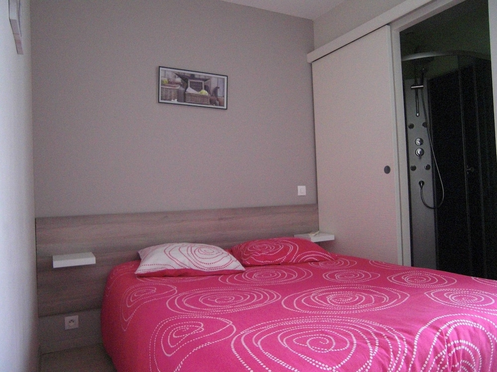 Double Room - Photo 2