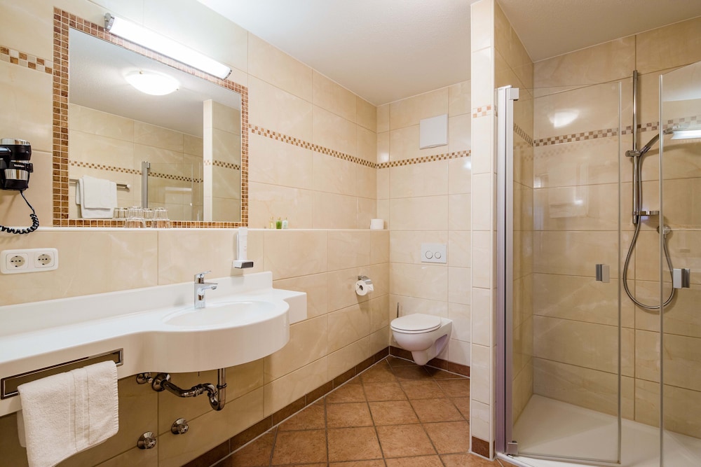 Quadruple Room, 1 Queen Bed with Sofa bed, Non Smoking photo 2