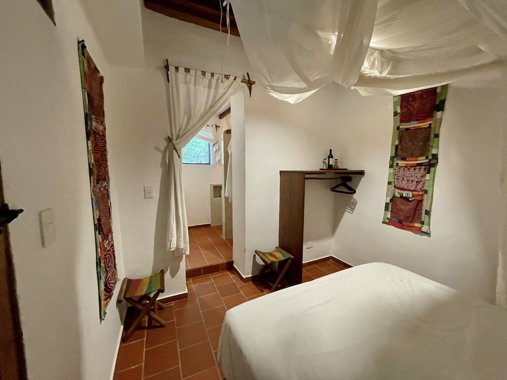 ZEHURA, Comfort Queen Bed photo 1