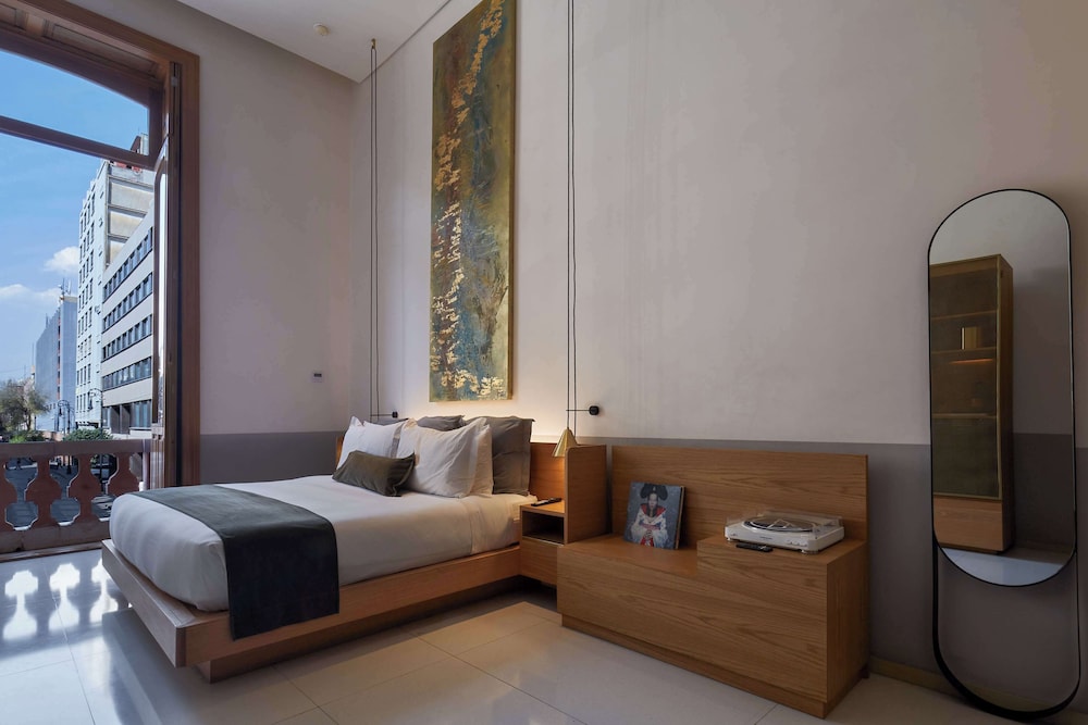 Suite, 1 Bedroom, Balcony - Photo 6