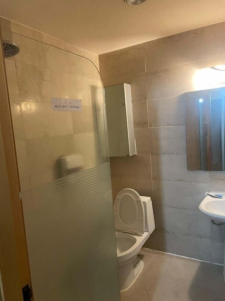 Basic Twin Room, Men only photo 2