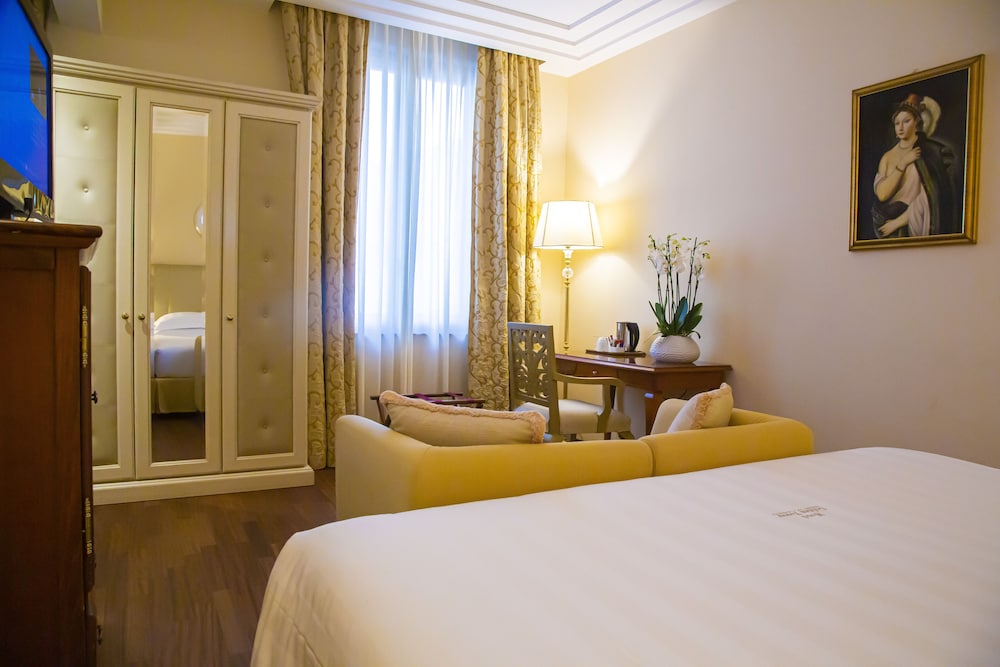 Deluxe Room - Photo 9
