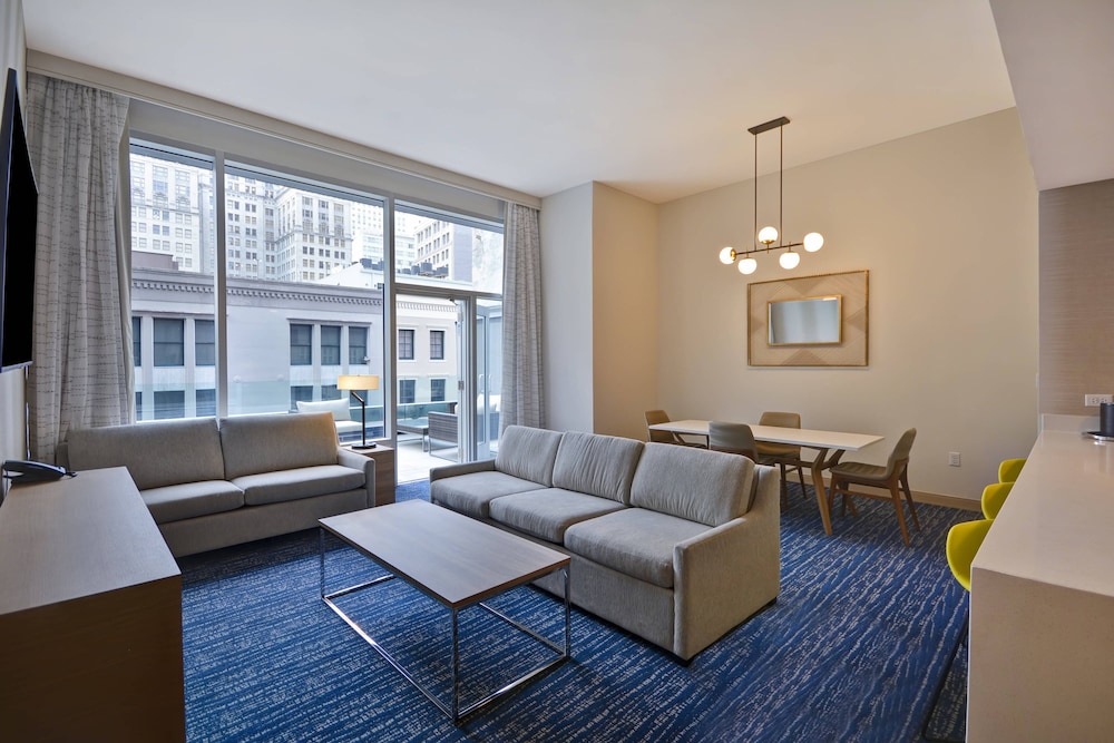 Suite, 1 Bedroom, Balcony photo 3