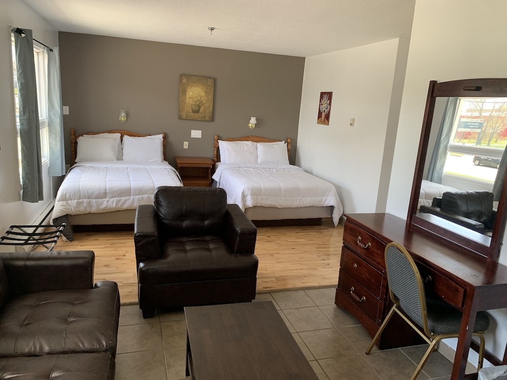 Deluxe Studio Suite, City View, Courtyard Area photo 3