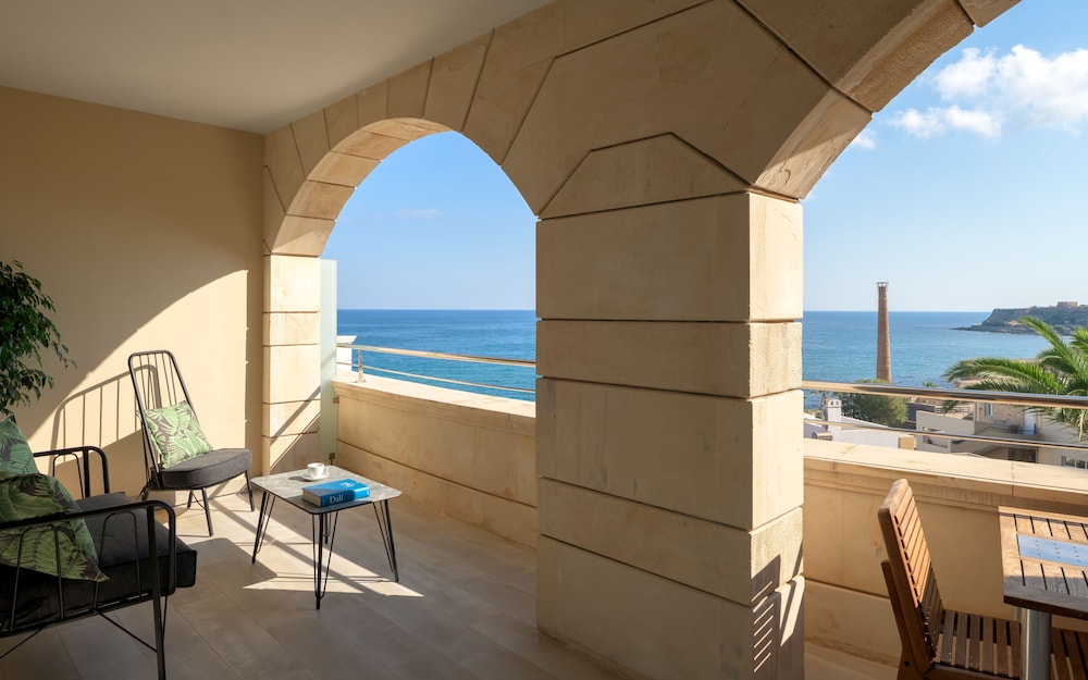 Grand Suite with Jacuzzi and Sauna photo 3
