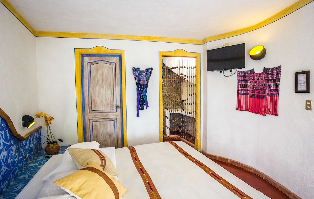 Romantic Suite, 1 King Bed, Non Smoking, Lake View photo 2