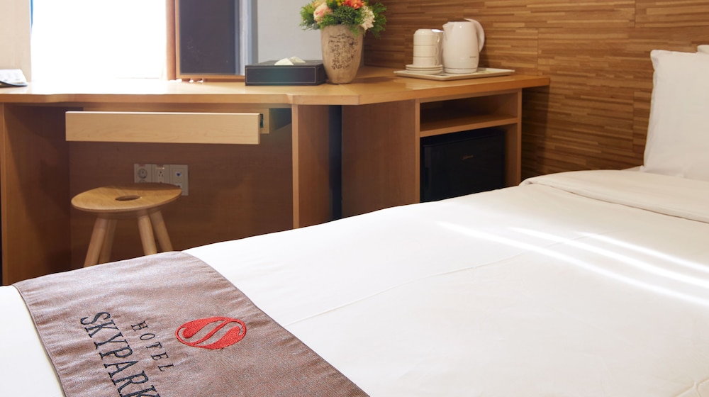[Rta K-Ramyun Pkg (Free)] Triple Room (Room+ One-Time Coupon For Free Ramen (By Number Of Pax)) photo 1