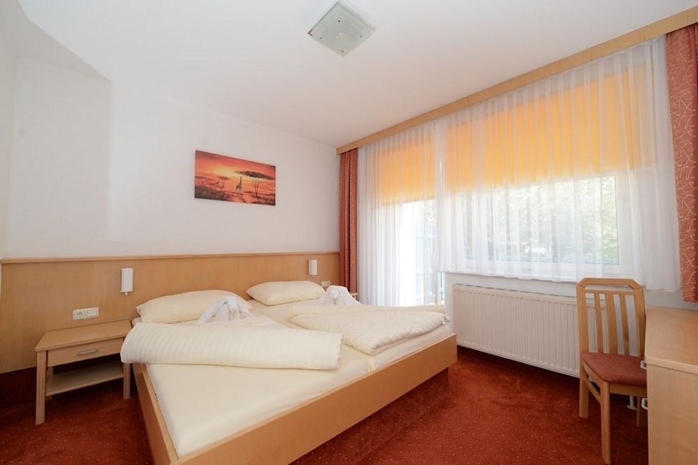 Suite, Balcony