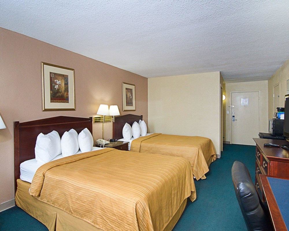 Standard Double Room, 2 Double Beds, Smoking photo 3