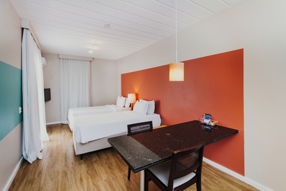 Executive Suite - Photo 6